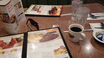 Shari's Cafe And Pies food