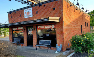 Lamar Niki's Pit Barbecue And Soul Food outside