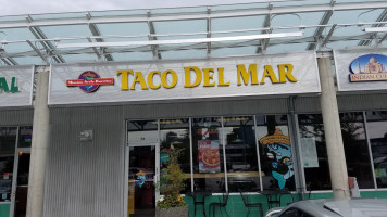 Taco Del Mar outside