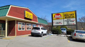 Tudor's Biscuit World outside