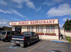 Cislo's Family outside