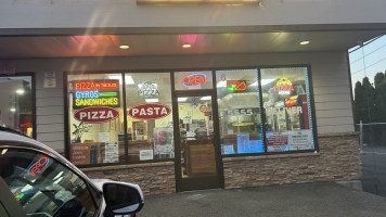 A Pizza House outside