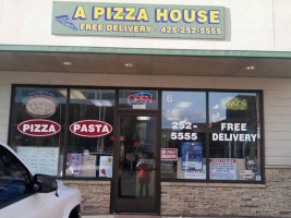 A Pizza House outside