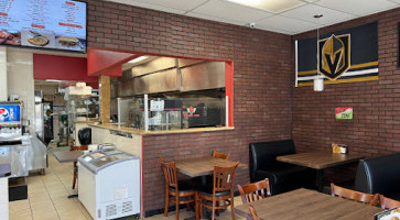 Arnie's Pizzeria inside