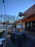 Edley's B-que inside