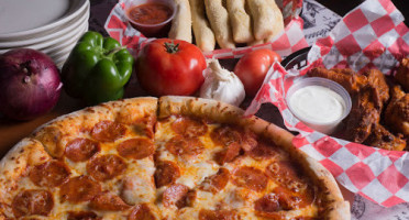 Ozark Mountain Pizza food