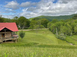 Locust Hill Inn, Cabin And Pub food