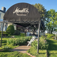 Monelles at the Manor food