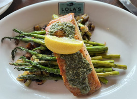 Lola's Lakehouse food