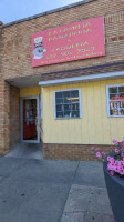 La Familia Bakery Panaderia Taqueria outside