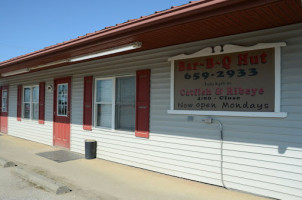 The -b-q Hut food