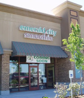 Emerald City Smoothie outside