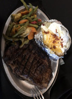 Trader's Steakhouse food