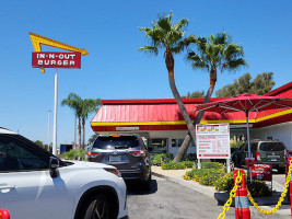 In-n-out Burger inside