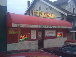 Mike's Pizza House Of Arbutus outside