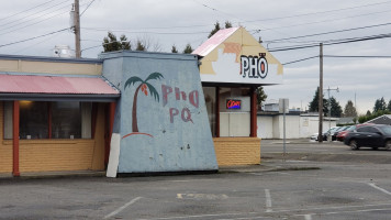 Pho Pq outside