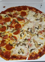 Homestyle Pizza food