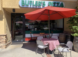 Butler's Pizza inside