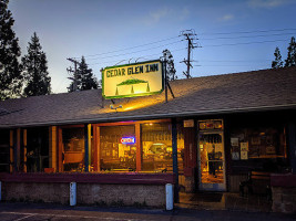 Cedar Glen Inn outside