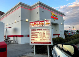 In-n-out Burger outside