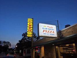 Frank's Pizzeria outside