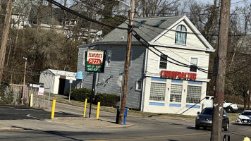 Scarlato's Pizza outside