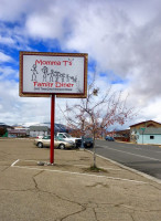 Momma T's Family Diner outside