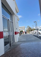 In-n-out Burger outside