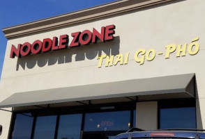 Noodle Zone/ Thai Go-pho' outside