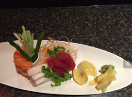 Yaka Sawa Sushi And Grill food