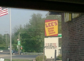 Lee's Famous Recipe Chicken outside