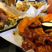 Buffalo Wild Wings Canton food