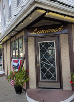 Lynwood Cafe outside