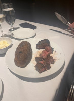 Wellington's Steakhouse food