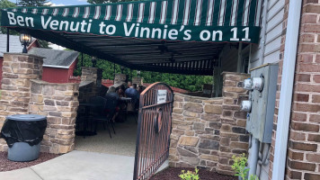 Vinnie's On 11 food