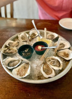 Midtown Oyster food