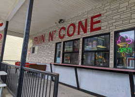 Bun N' Cone outside