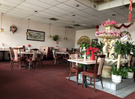 Linlee's Chinese Cuisine inside