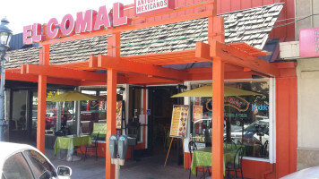 El Comal outside