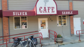 Silver Saddle Cafe outside