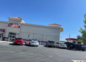 In-n-out Burger outside