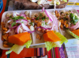 Ceviche Avenue food