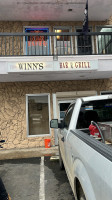 Winn’s Grill outside