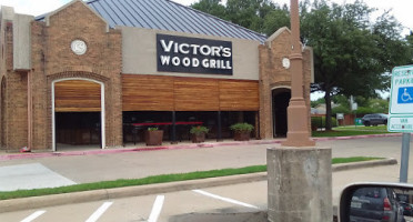 Victor's Wood Grill inside