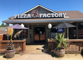 Pizza Factory outside