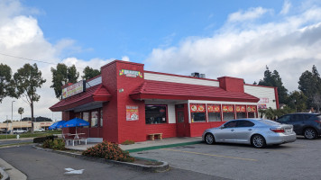 Adalberto's Mexican Food outside