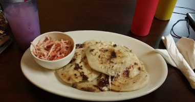 Los Izotes El Salvadorean food