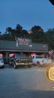 Uncle Gus' Mountain Pit B-que outside