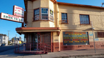 Taqueria Dos Hermanos outside