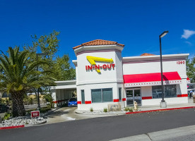 In-n-out Burger outside